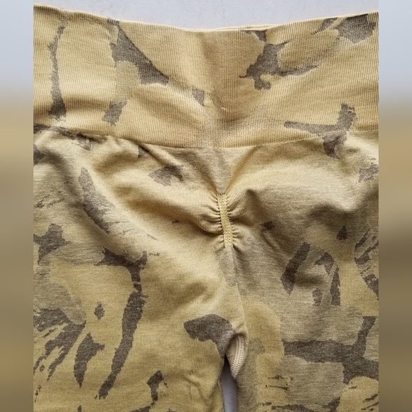 Gymshark yellow camo leggings - Picture 2 of 4